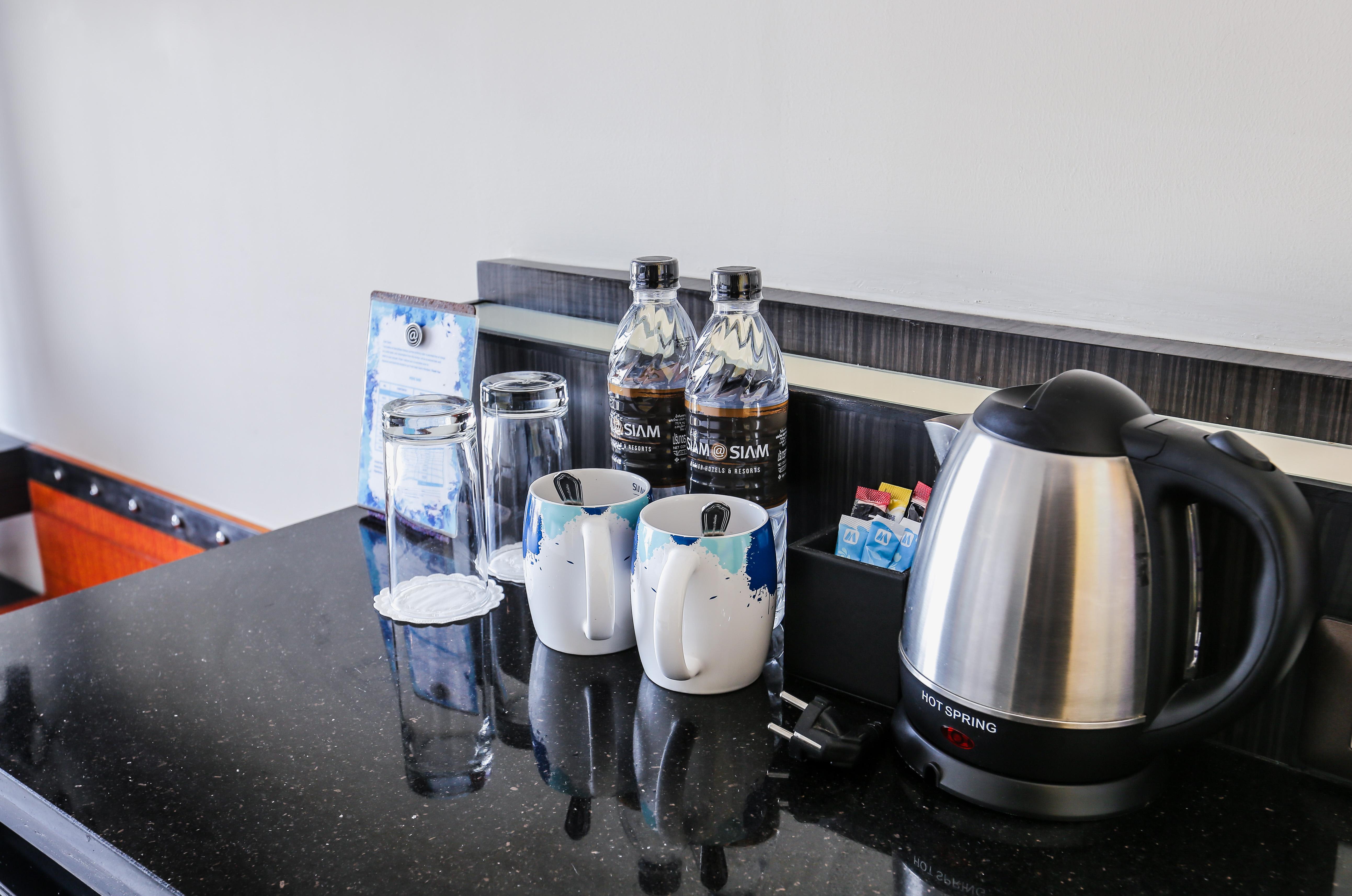 Siam@Siam Design Hotel Pattaya Exterior foto A kettle in a hotel room