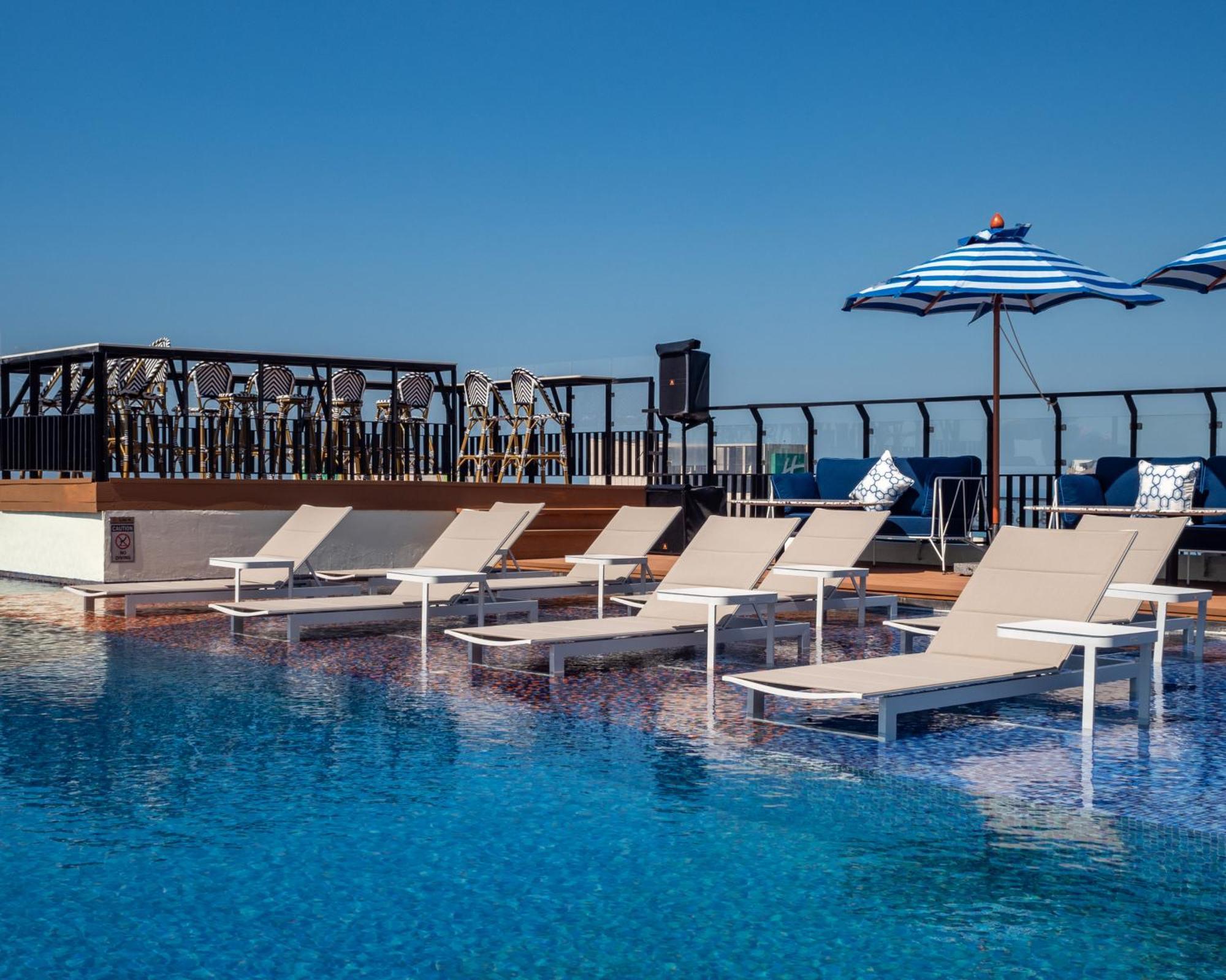 Siam@Siam Design Hotel Pattaya Exterior foto Rooftop pool